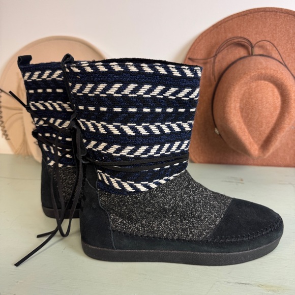 Tom’s | Nepal pull on boots | 9 - Picture 1 of 6